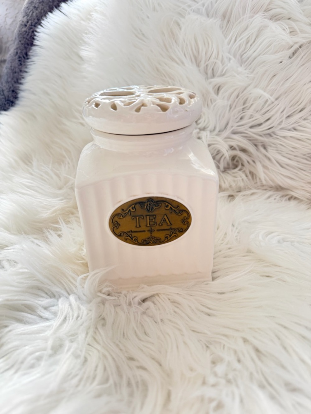 THL white ceramic french Elegant White off  Tea Canister